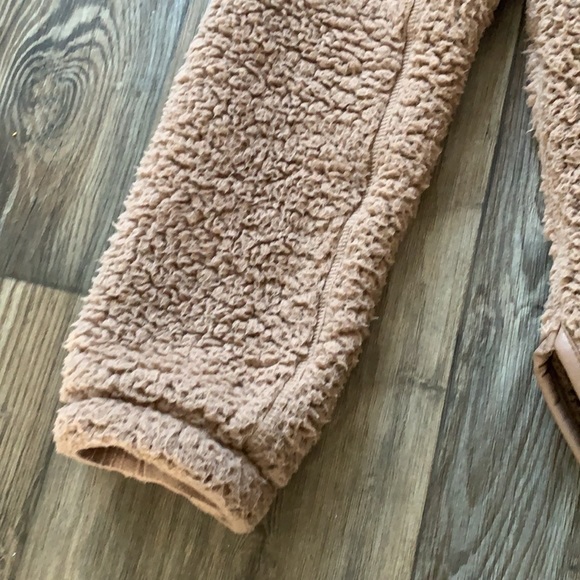 ❌SOLD❌Abercrombie & Finch Sherpa - Picture 3 of 7